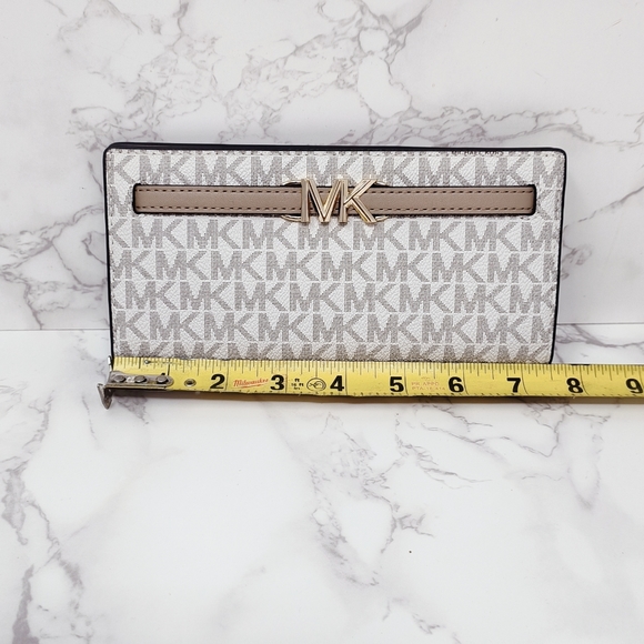 Michael Kors Reed Large Snap Wallet - Picture 2 of 7